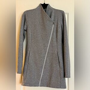 ATHLETA
WOMENS
SIZE MEDIUM
ACTIVE WEAR JACKET